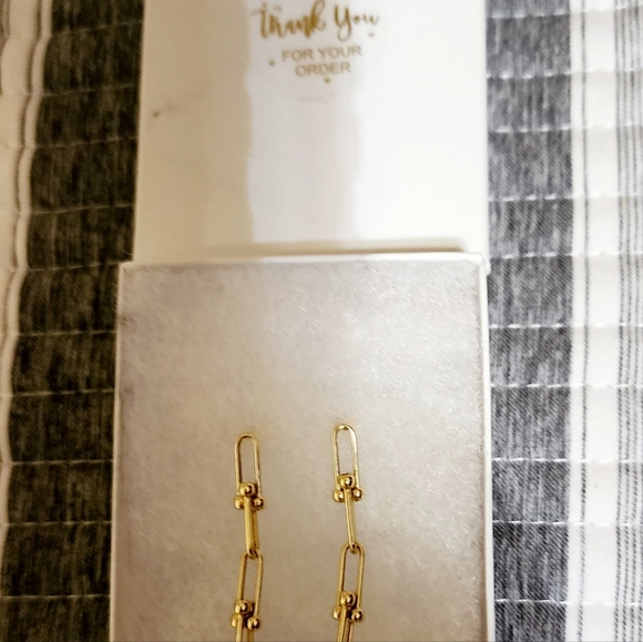 Solid 18k Earring Stamps 750. - Picture 5 of 8